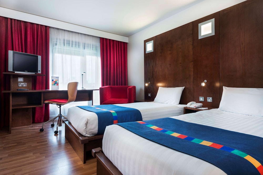 Park Inn By Radisson Birmingham Walsall 7/24