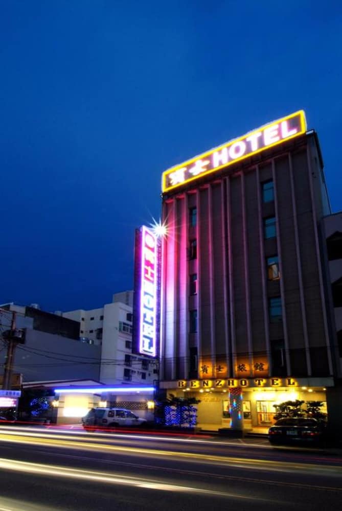 Benzmotel 1/17