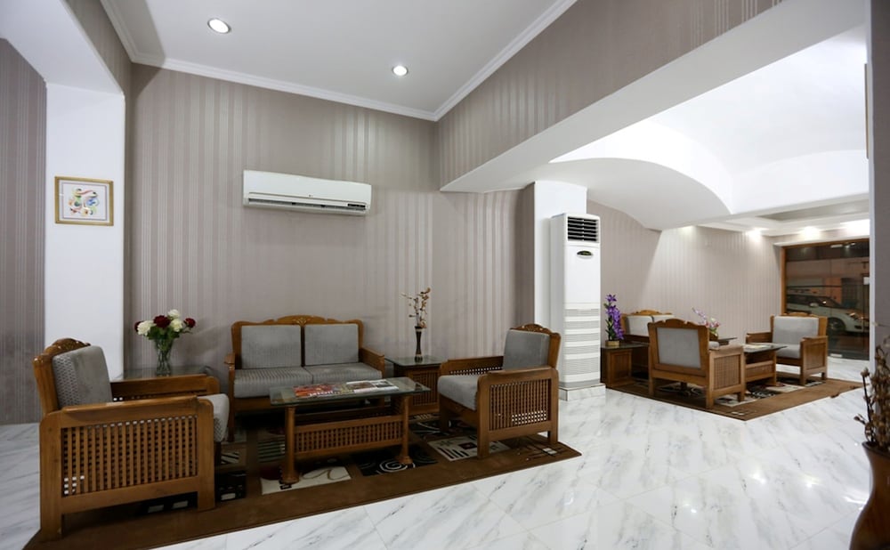 AIRPORT HOTEL. 42/56