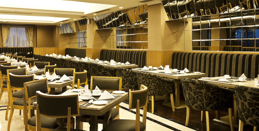 Royal Kuningan Hotel 47/60