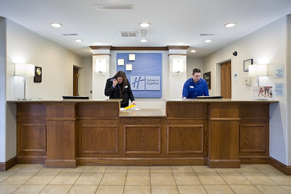 Holiday Inn Express Hotel And Suites Brookings 4/66