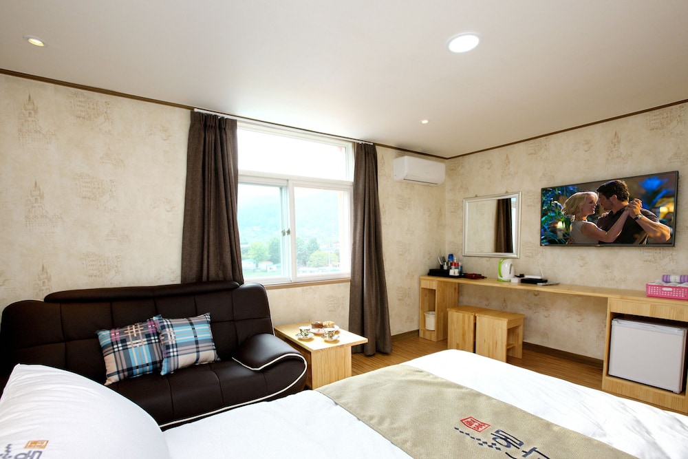 Traum Hotel &amp; Condo 30/55