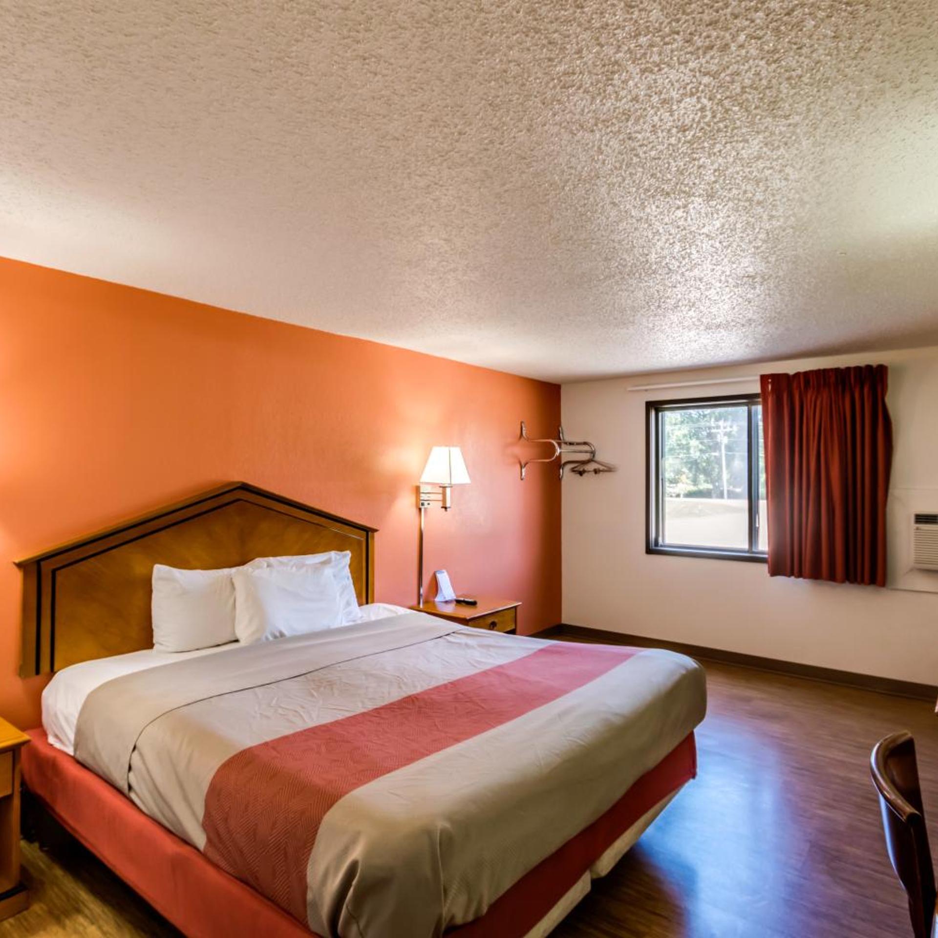 غرفة بسرير كينج، Motel6 Albert Lea, MN 3/10