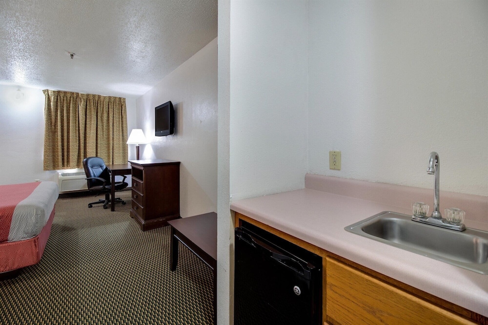 Motel6 Marion, IL 47/49