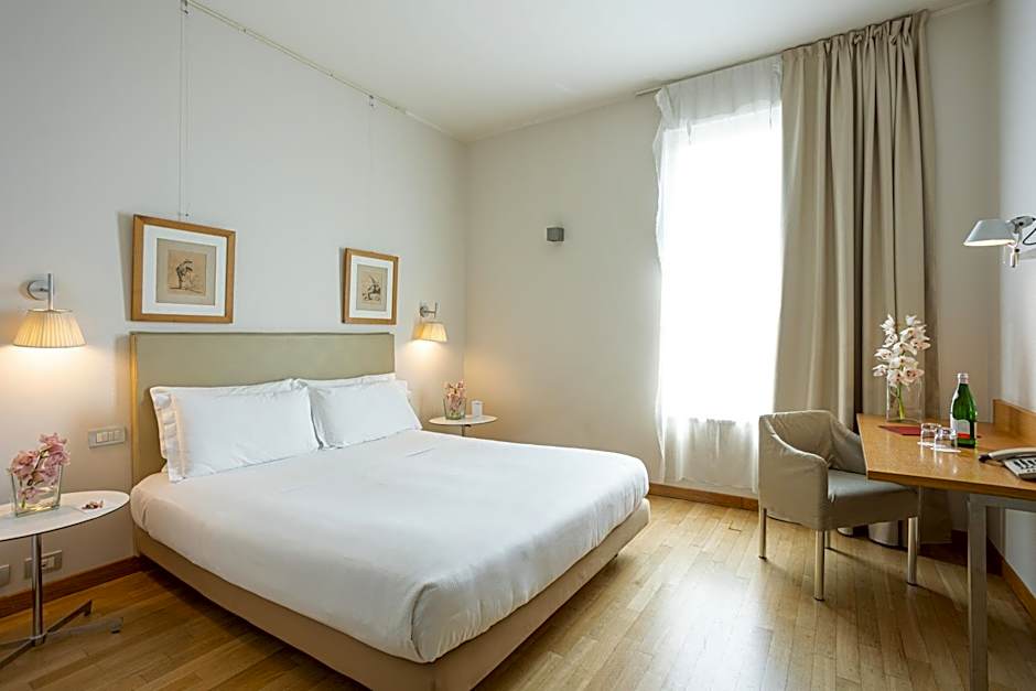ROOM, DOUBLE BED, FOUNTAIN VIEW