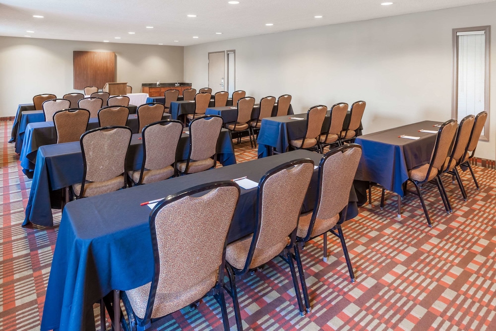 Wingate by Wyndham Canton/Hall of Fame 21/24
