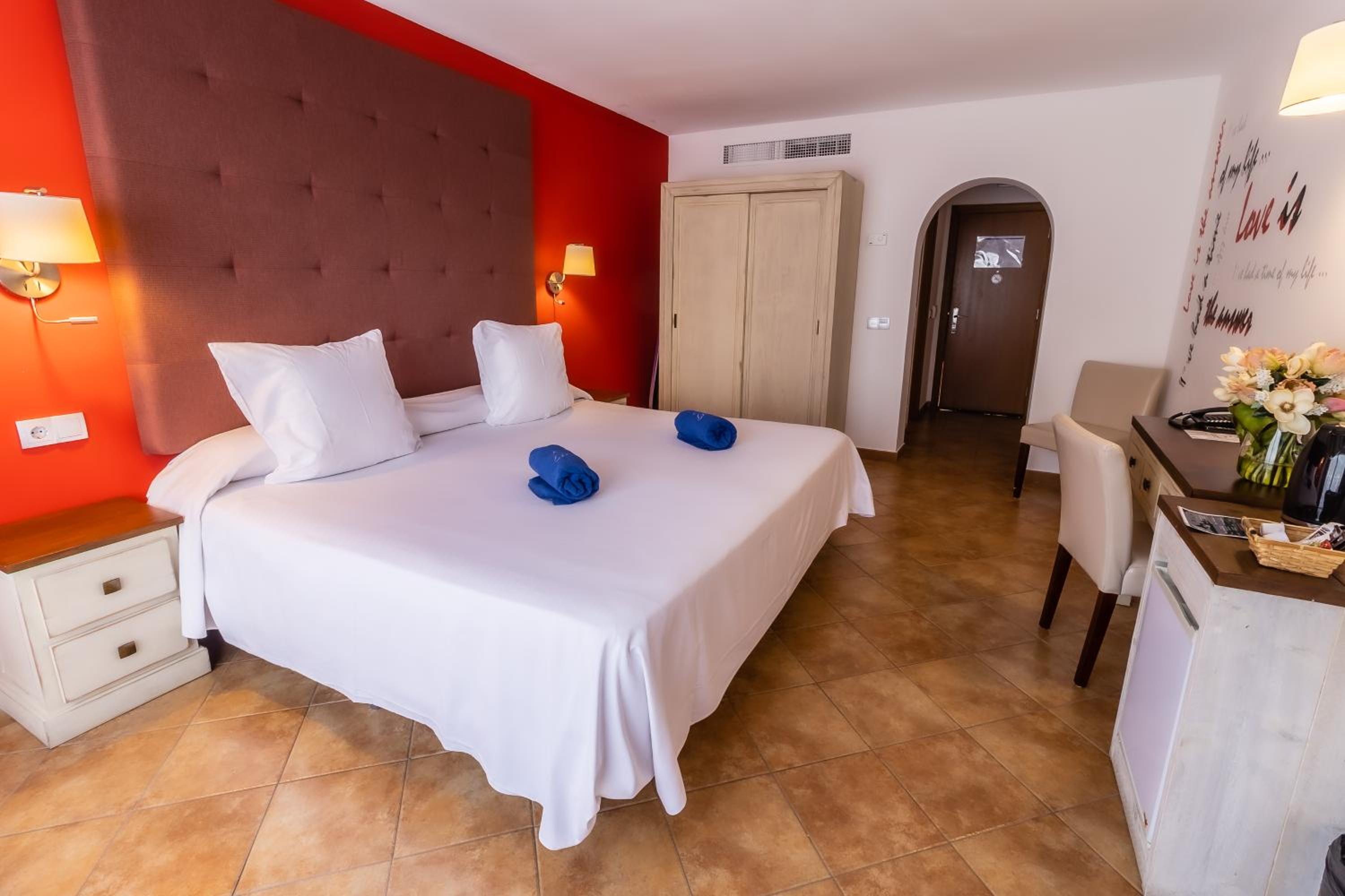 غرفة سوبيريور بسرير كوين، Paloma Blanca Boutique Hotel 4/8