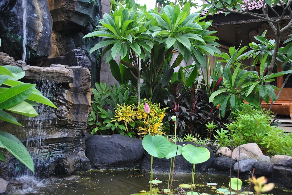 Trijaya Guest House 68/72