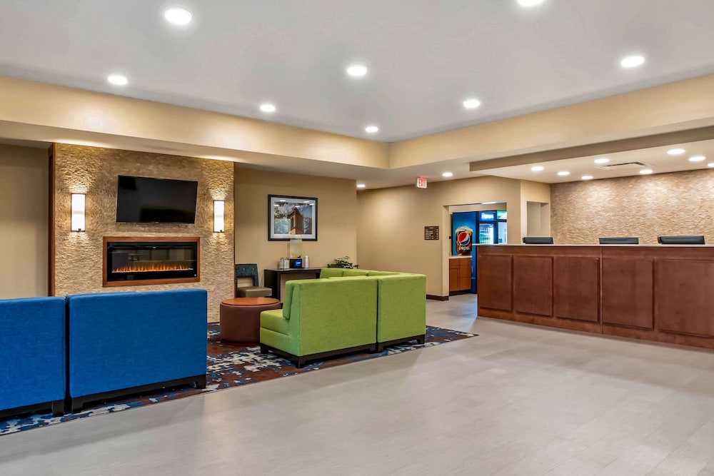 Comfort Inn and Suites Ames Near ISU Campus 7/41