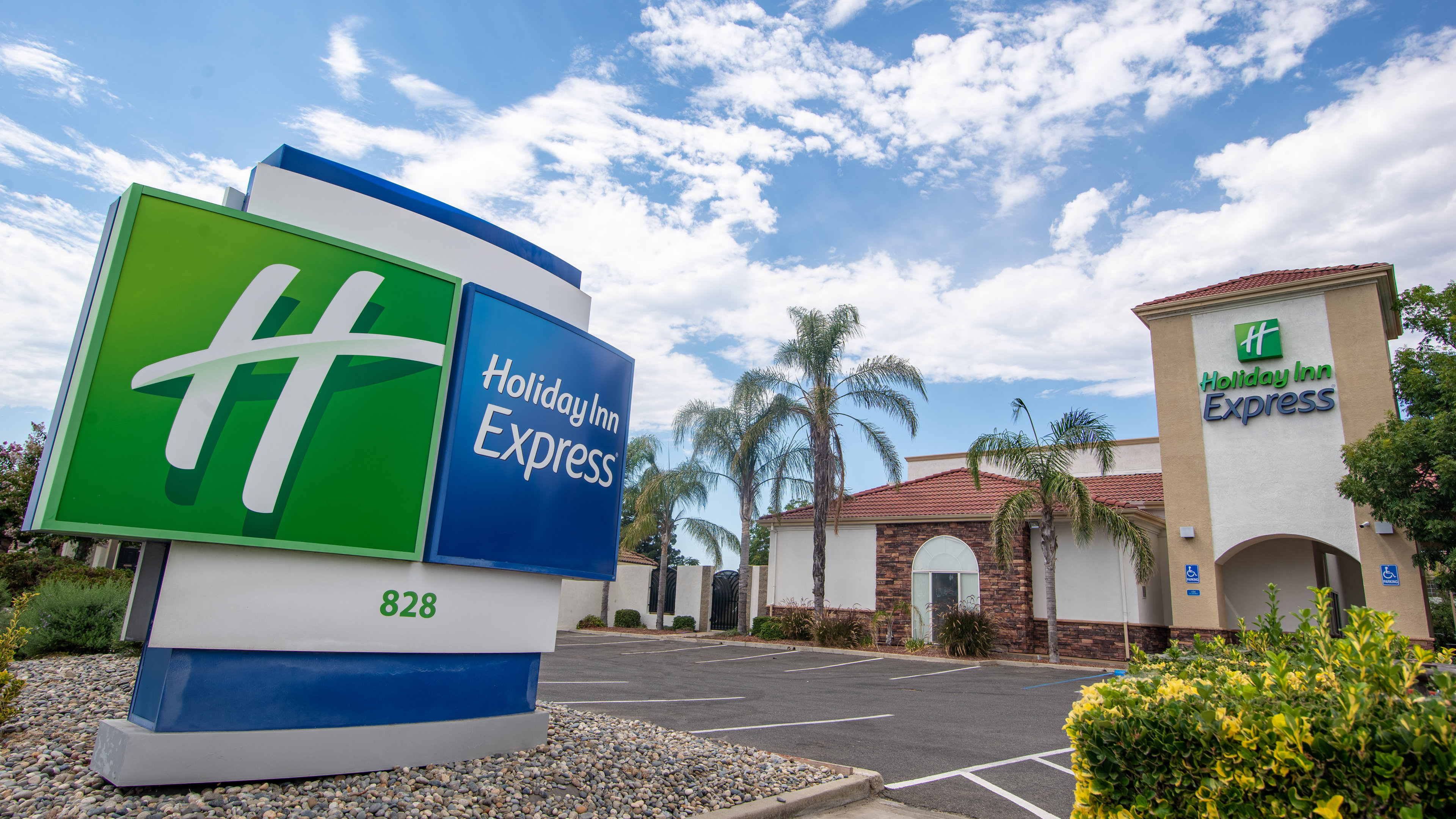 Holiday Inn Express Oakdale 4/72