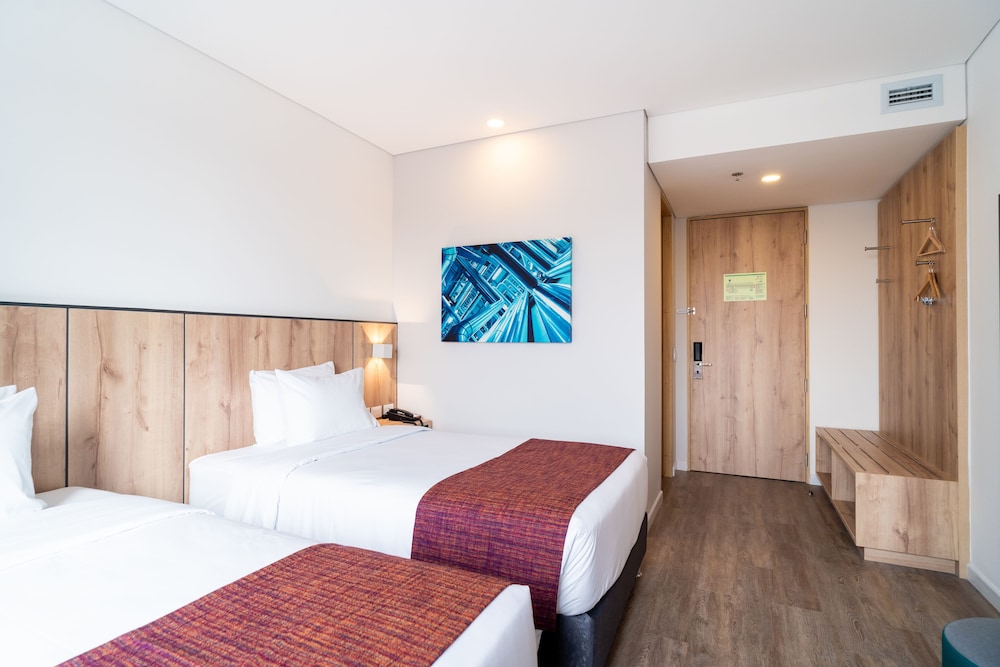 ROOM, TWIN BEDS
