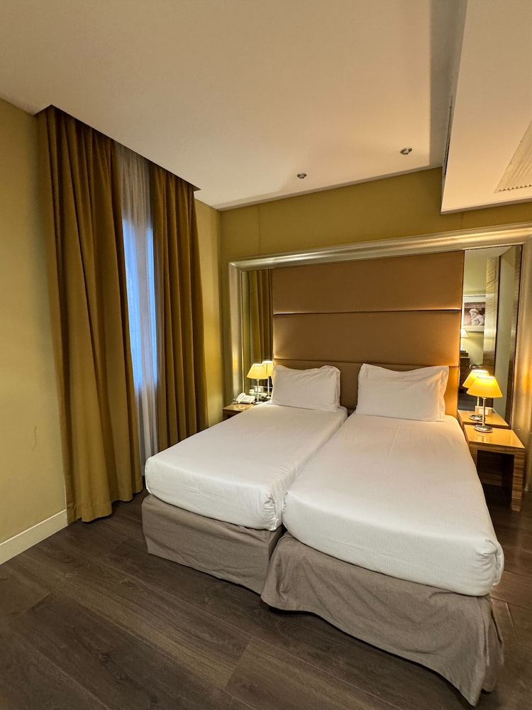 Classic, Twin Beds