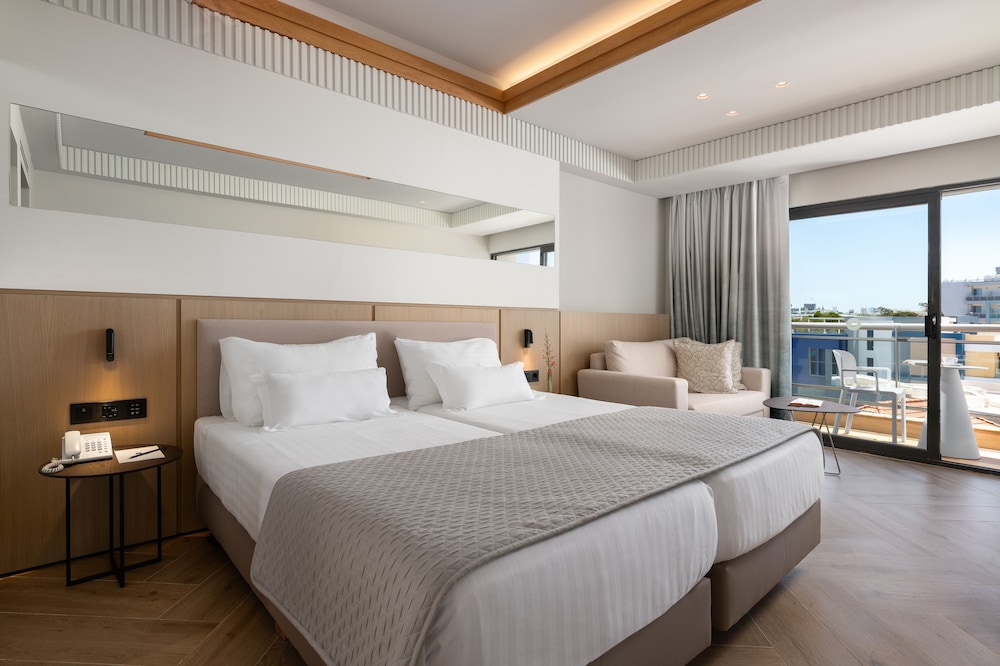 ROOM, DOUBLE BED, CITY VIEW