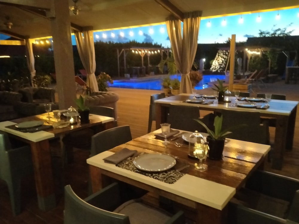 Red Palm Village 25/50