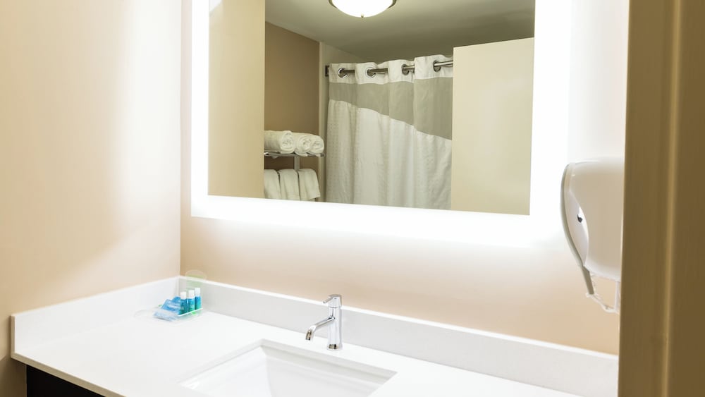 Holiday Inn Express Hotel And Suites Birmingham Irondale East 50/50