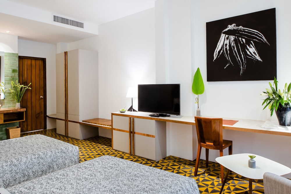 1920 HOTEL 13/40