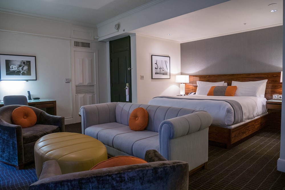 JUNIOR SUITE, KING BED