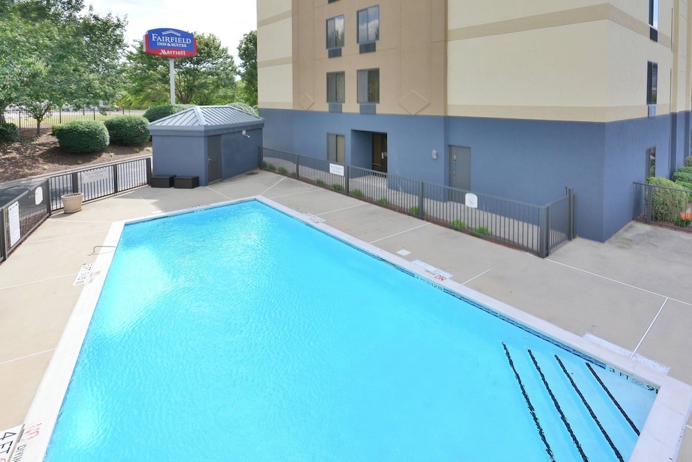 Fairfield Inn And Suites Winston Salem Hanes Mall 68/71