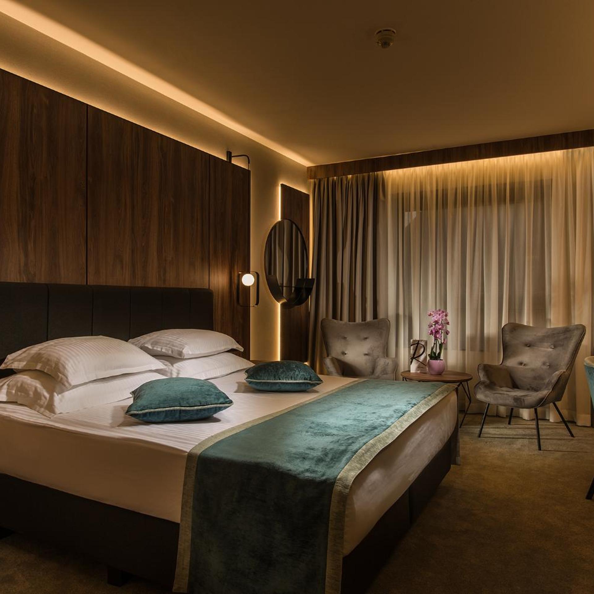غرفة سوبيريور بسرير كينج بإطلالة على المدينة، Rosslyn Central Park Hotel 2/4