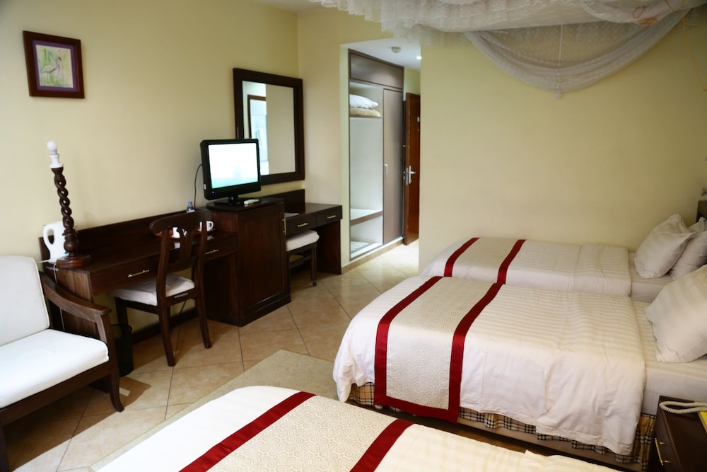 New Safari Hotel 7/35