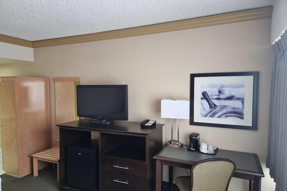 Travelodge by Wyndham Trois-Rivieres 38/44