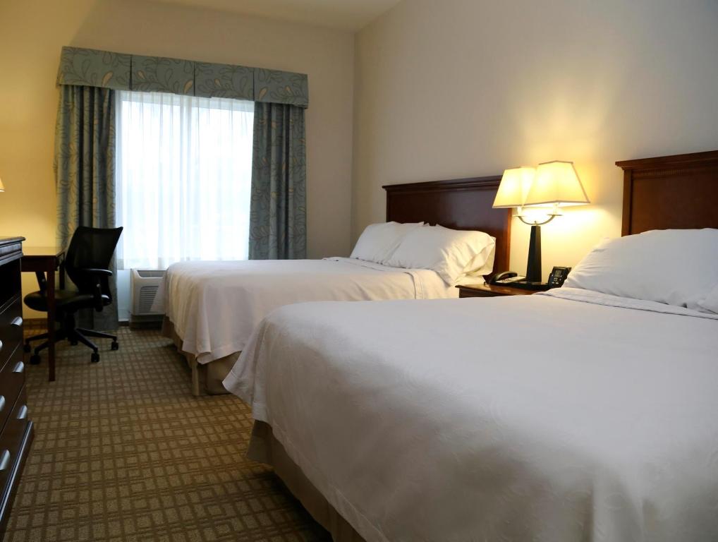 2 BEDROOMS, SUITE, 1 KING AND 2 QUEEN BEDS, 2 BATHROOMS