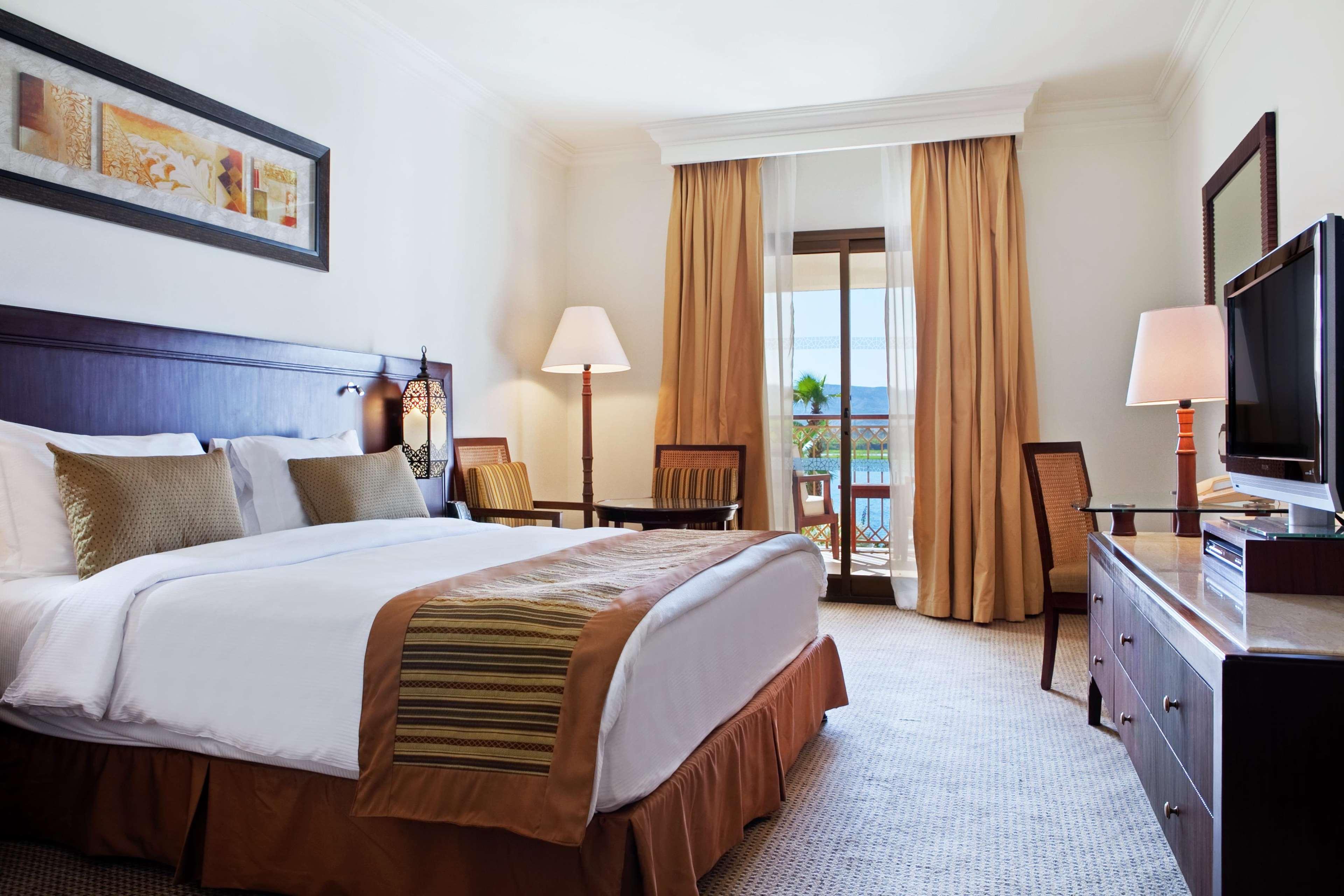 DELUXE, KING BED, LIVING AREA, BALCONY