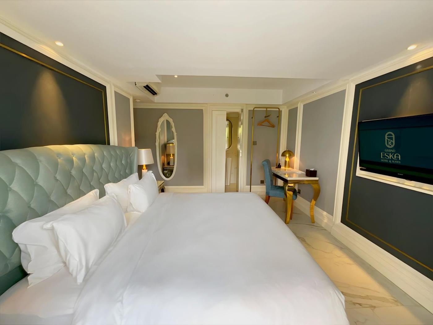 ESCAPE, DOUBLE BED, BALCONY