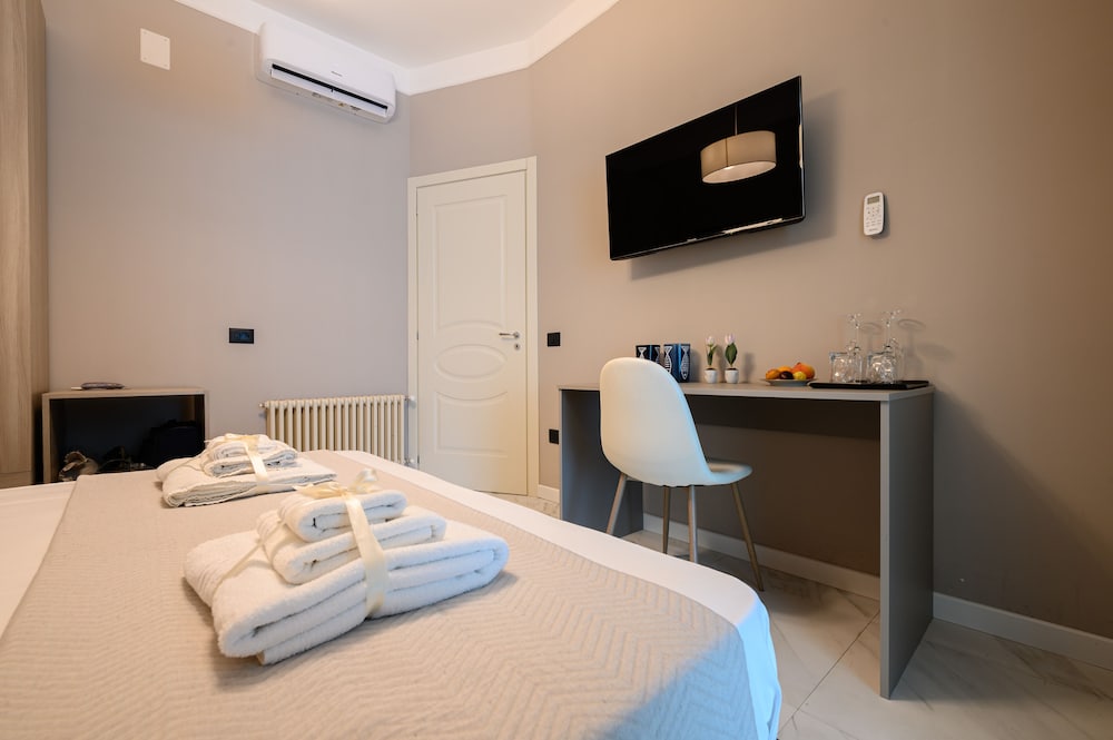 STANDARD, TWIN BEDS, QUEEN BED