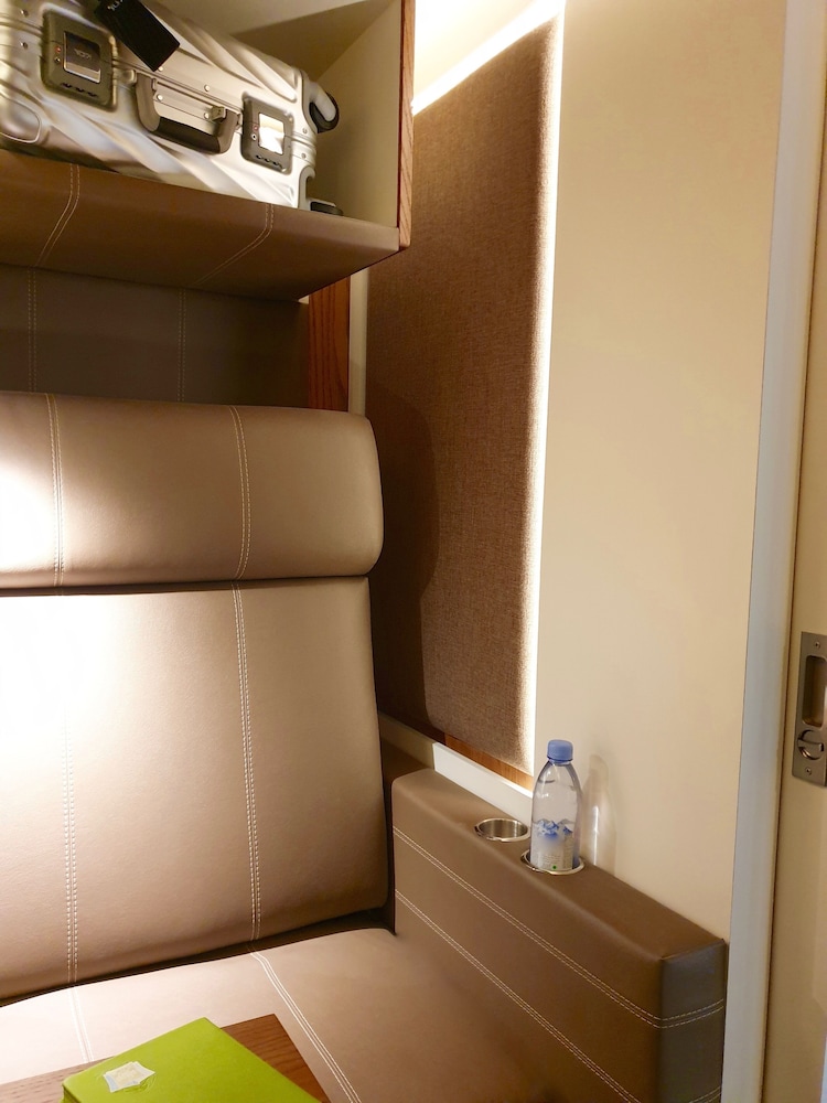 Sleep N Fly Sleep Lounge A Gates Terminal 3 Transit Only 49/50