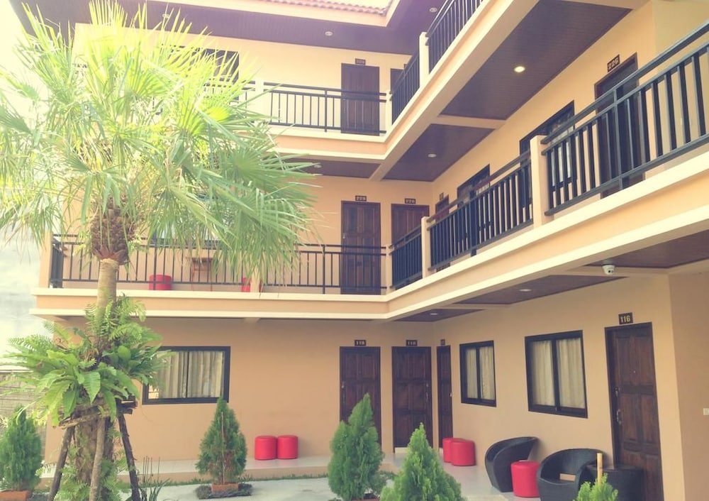 Panupong Hotel 2/22