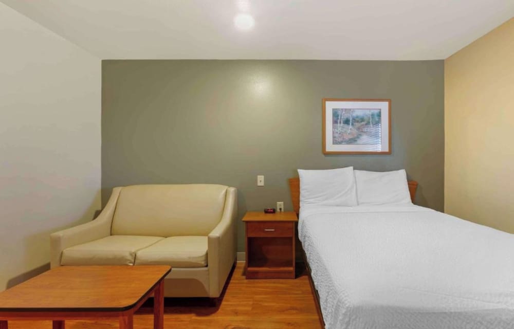 Studio 6 Extended Stay Birmingham Pelham AL 13/44