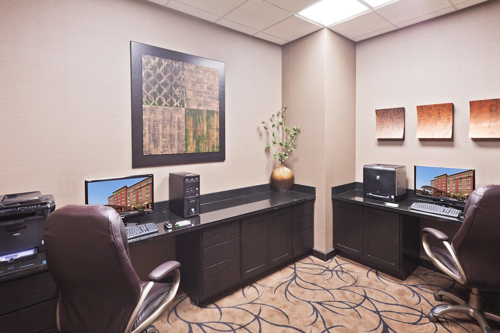 Holiday Inn Hotel & Suites Tulsa South 53/56