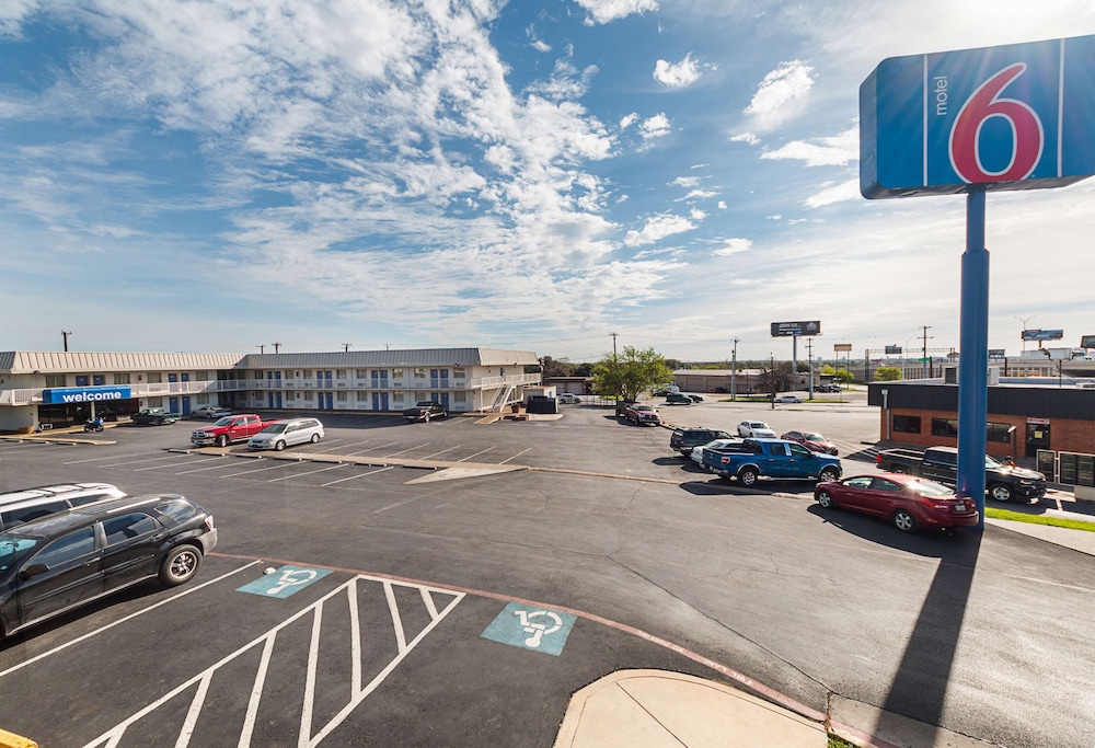 Motel6 San Antonio, TX - I-10 West 42/55