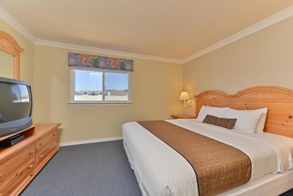 Cayucos Beach Inn 16/64