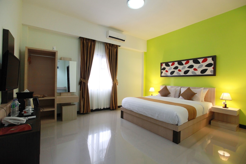 Green Tropical Village Hotel Resort 24/61
