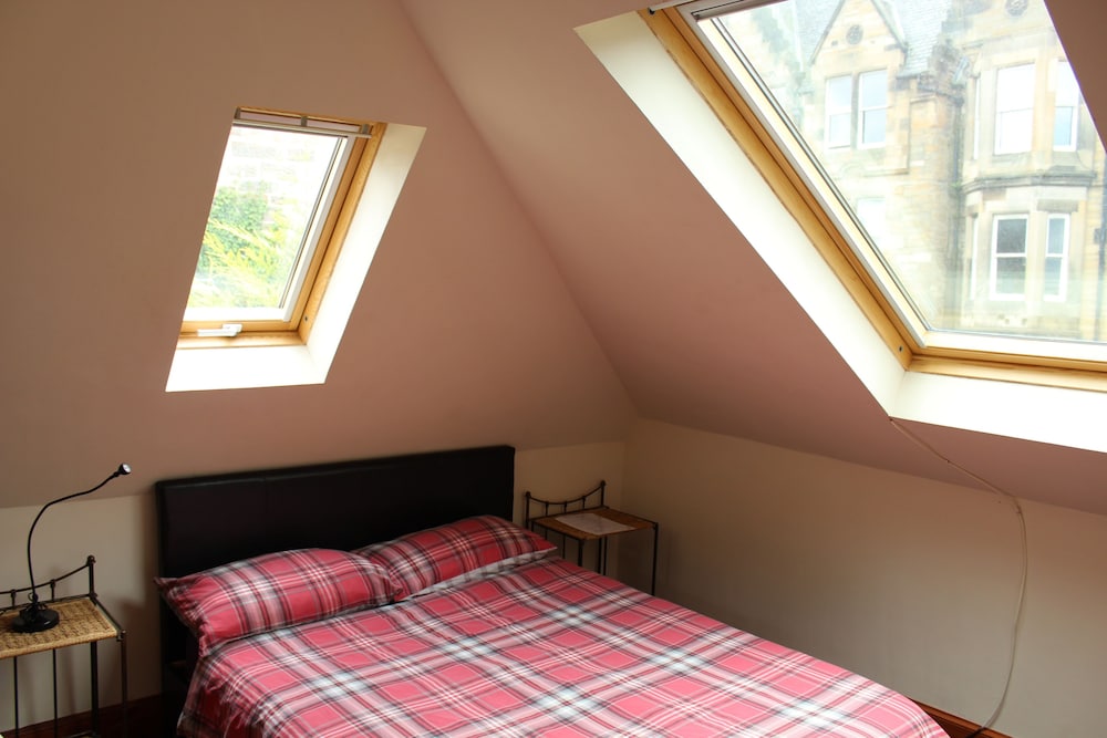ROOM, DOUBLE BED