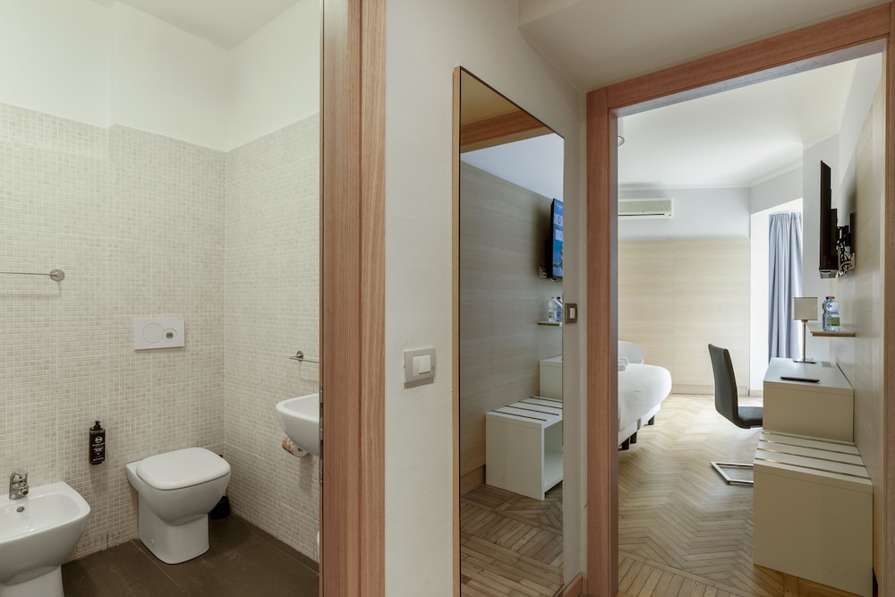 Superior, Triple, Queen Bed, Sofa, B&B Hotel Park Hotel Suisse Santa Margherita Ligure 8/8