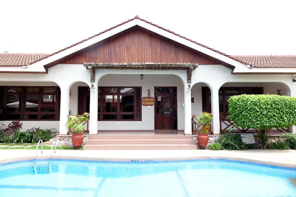Mahogany Lodge 2/50