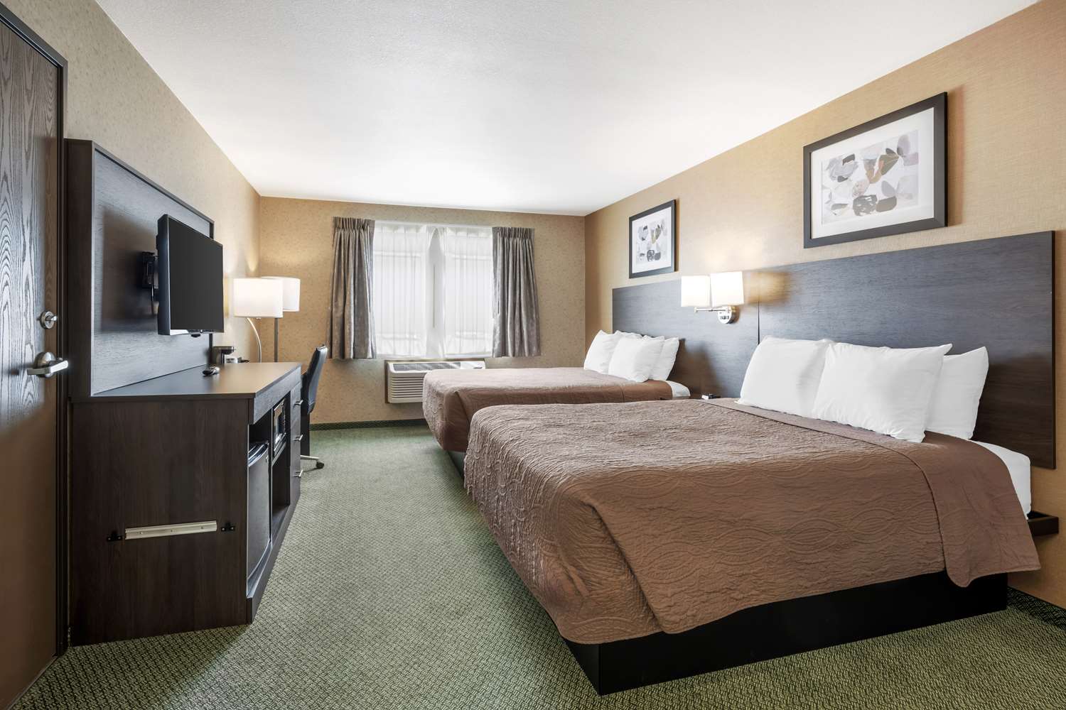 Room, 2 Queen Beds, with View, Bathtub, Accessible