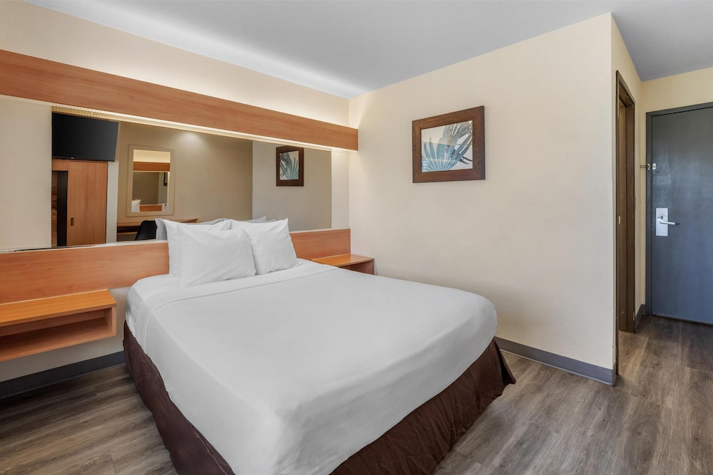 غرفة قياسية بسرير كوين، Surestay By Best Western Sacramento South Natomas 3/7