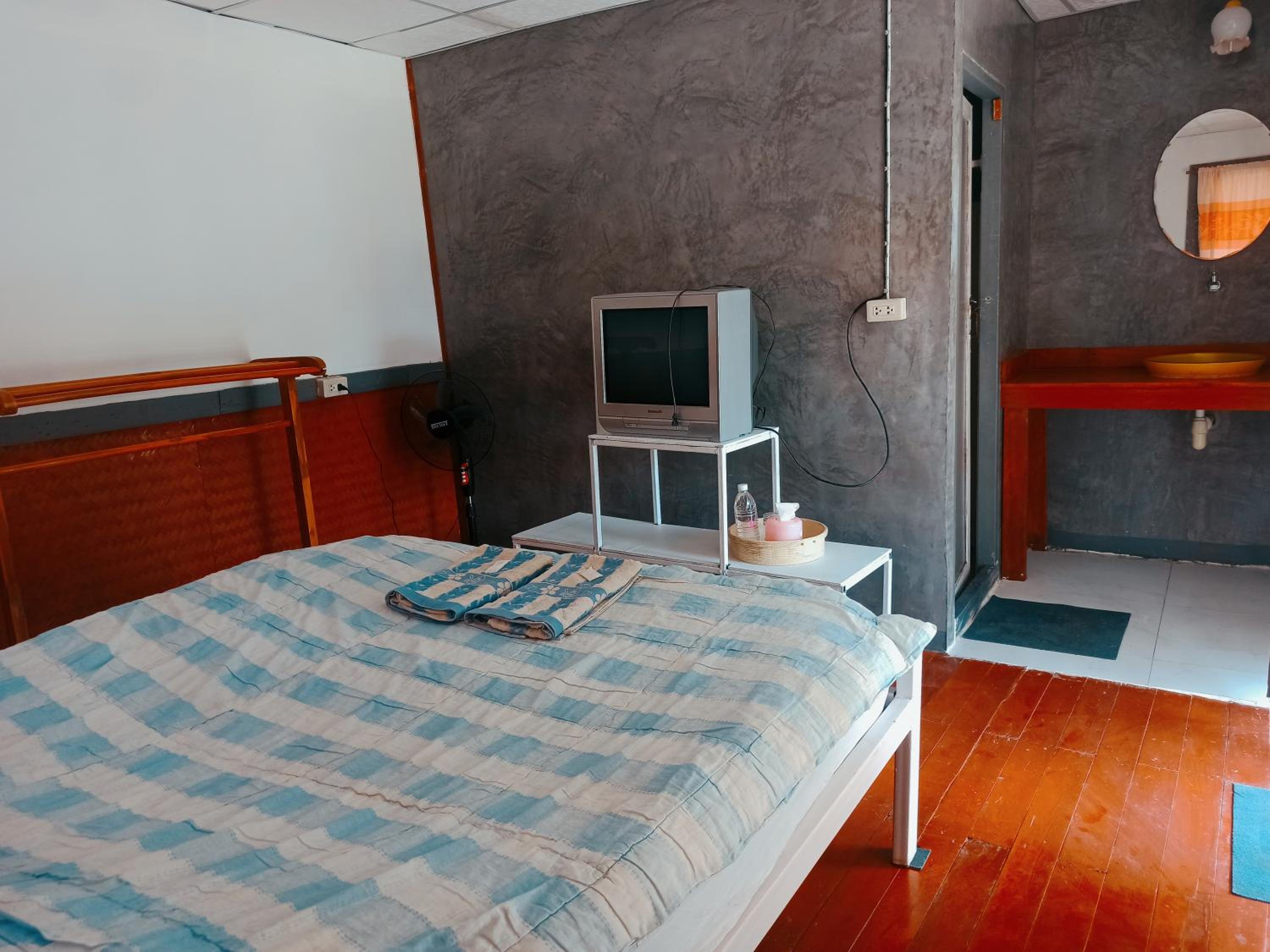 Bungalow, Queen Bed, with Fan