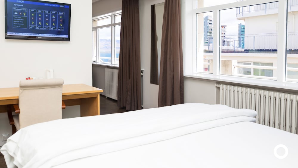 SUPERIOR, DOUBLE OR TWIN BED