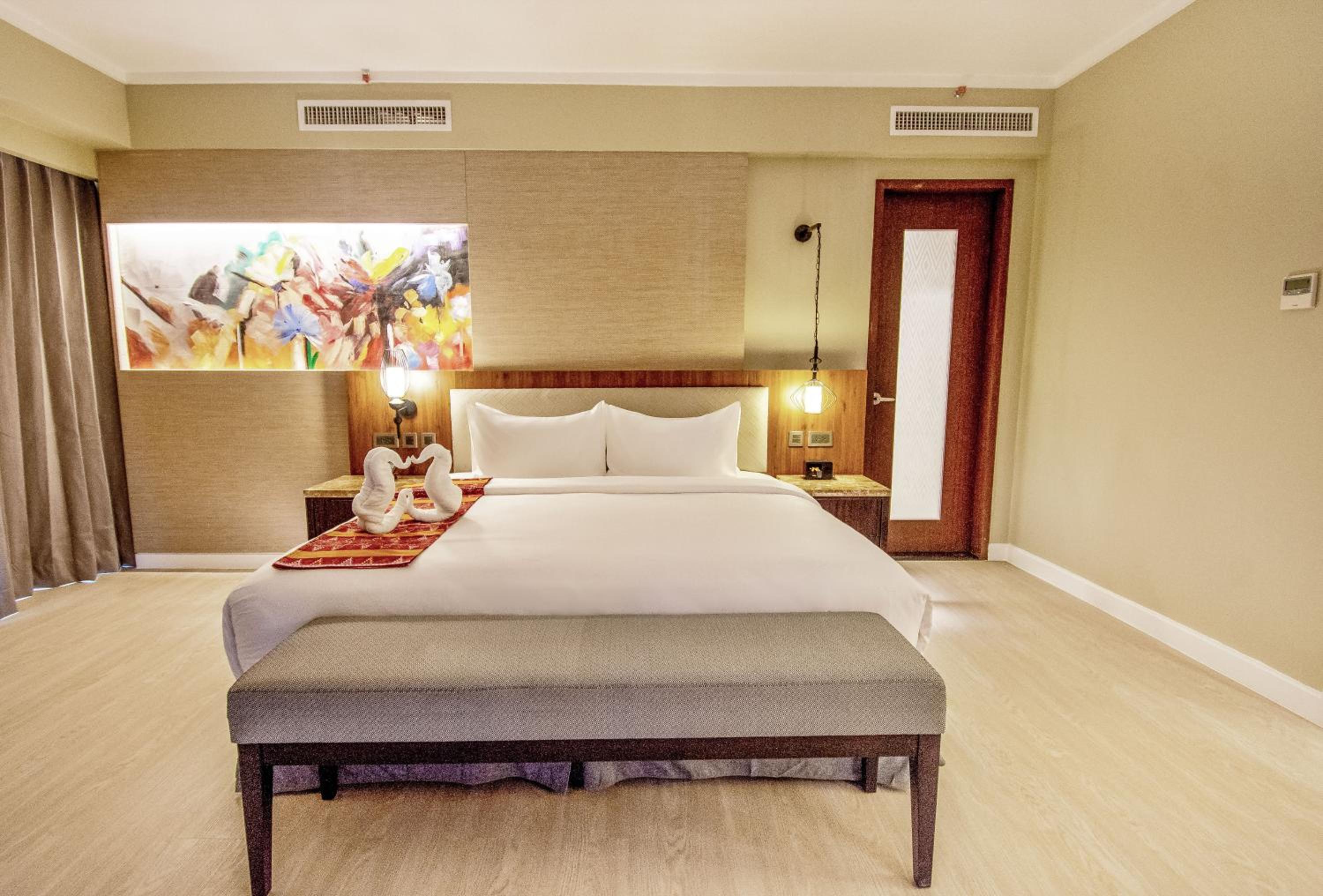 1 Bedroom, West, Suite, King Bed
