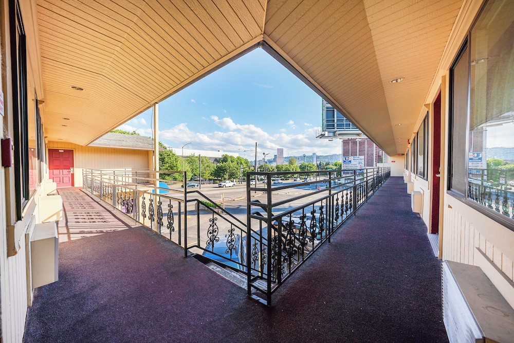 Econo Lodge Convention Center 35/39