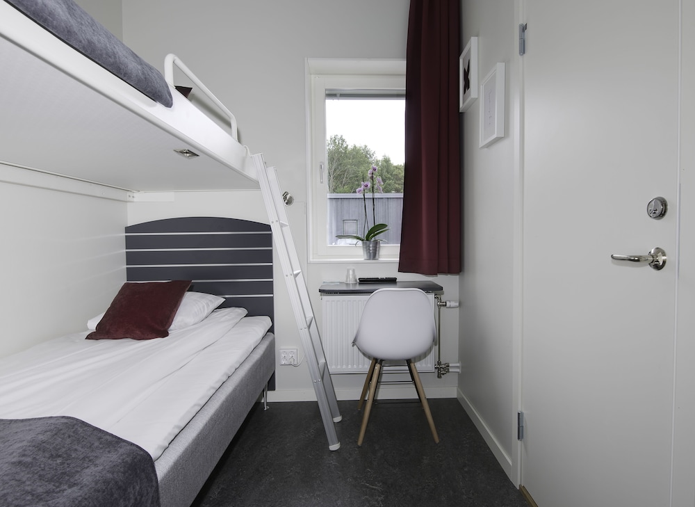 Economy, 1 Single and 1 Bunk Bed