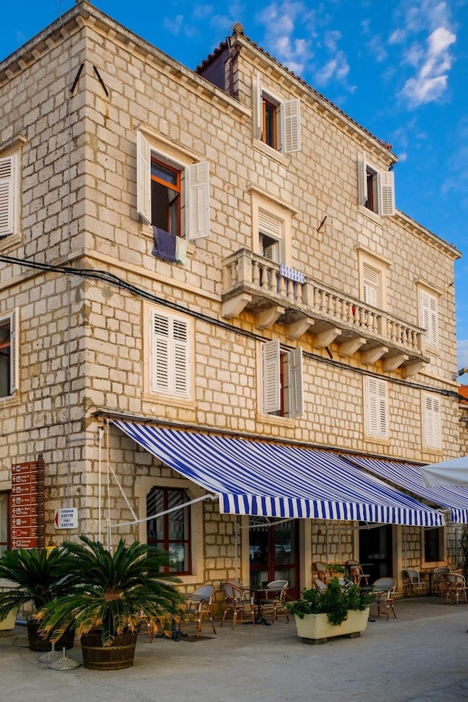 Hotel Glavovic 2/53