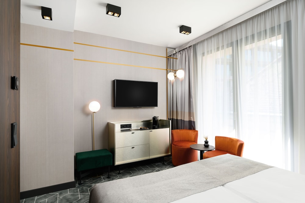 Hotel Emerald & Suites 23/56