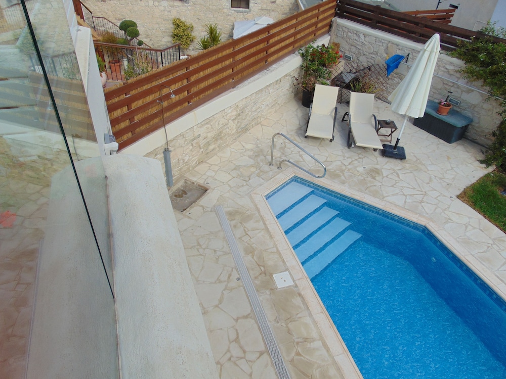 Charalambos Holiday Cottage 43/50