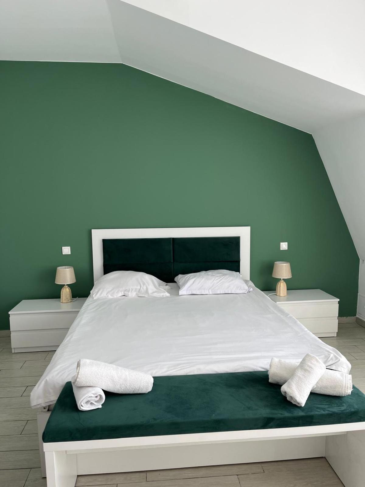 SUPERIOR, DOUBLE BED